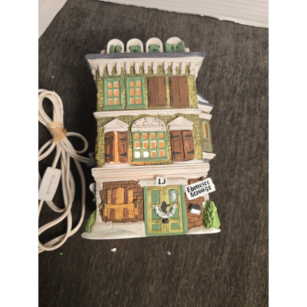 The Flat Of Ebenezer Scrooge - Dickens Village - EUC - Dept 56 Vintage 1989